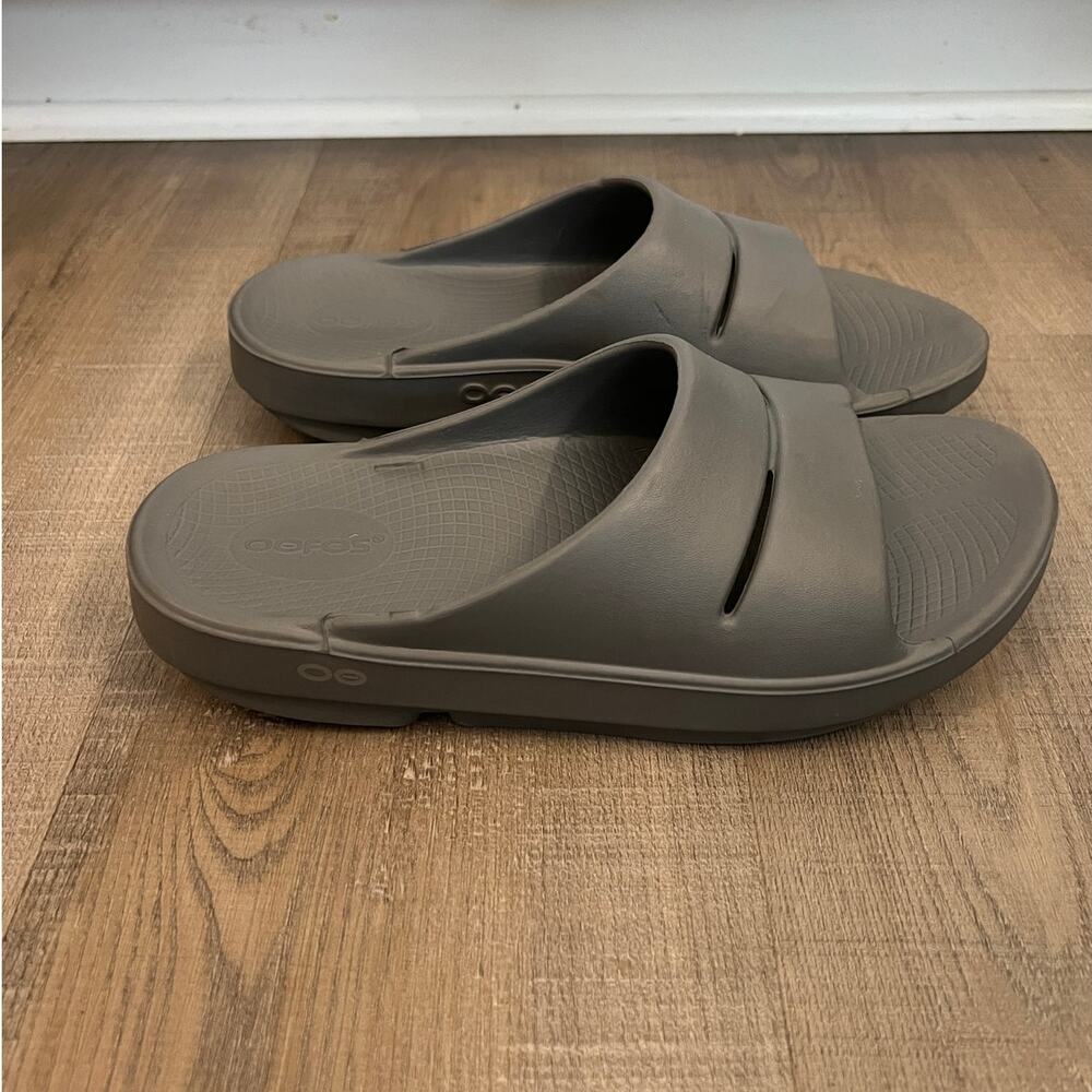 OOFOS OOahh Recovery Sandals - Gray Slides